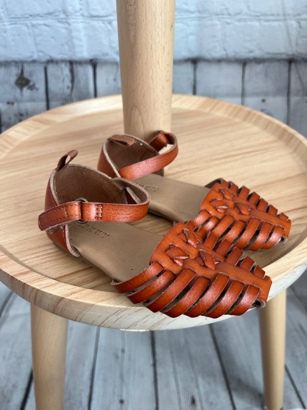⭐️⭐️PICK 5 / $20 Old Navy Brown Sandals